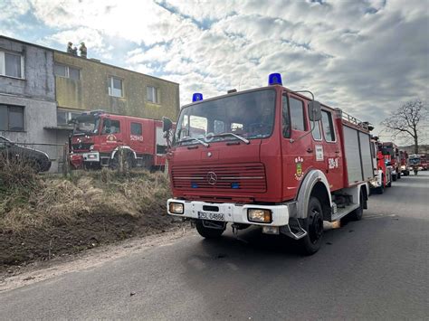 Zdjęcie historycznego modelu Żuka A15 w barwach strażackich