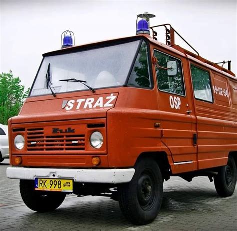 Zdjęcie odrestaurowanego zabytkowego Żuka strażackiego
