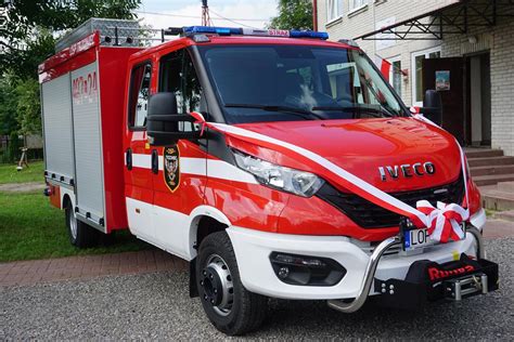 Zdjęcie lekkiego samochodu ratowniczo-gaśniczego Iveco Daily 4x4 w akcji