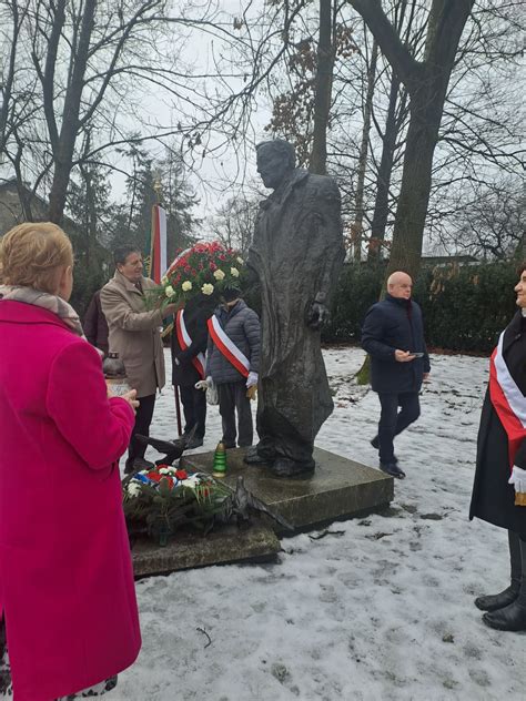 zdjęcie z uroczystej mszy świętej lub przemarszu pocztów sztandarowych