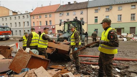 Fotografia profesorów zaangażowanych w powojenną odbudowę Politechniki Gdańskiej