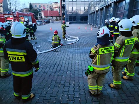 Zajęcia praktyczne strażaków OSP z obsługi sprzętu gaśniczego lub drabin pożarniczych