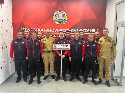 Drużyny strażackie rywalizujące w zawodach sportowo-pożarniczych w Daleszynie