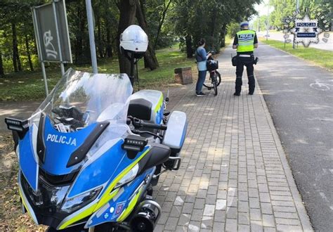 Infografika z zasadami bezpieczeństwa dla pieszych i rowerzystów