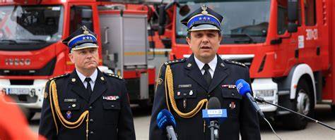 zdjęcie strażaka Patryka Okroya w mundurze zawodowej straży pożarnej w Niemczech