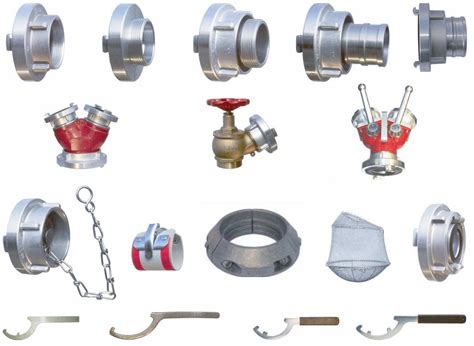 Różne typy bębnów na węże strażackie: ręczny, automatyczny, z ramieniem obrotowym.