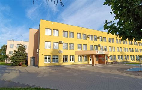 Zdjęcie starej szkoły w Gomulinie