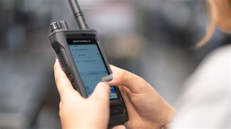 infografika prezentująca cechy radiotelefonów MOTOTRBO DP4000e