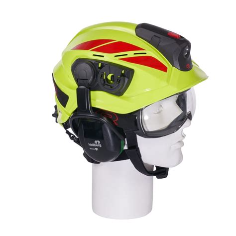 Infografika porównująca zakres ochrony hełmu HEROS H10 według różnych norm