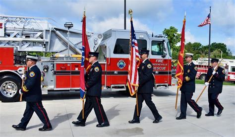 Photo of the new GBA-Rt 3/30,1 Renault fire truck during the dedication ceremony, or a group photo of the honored members.