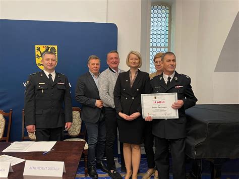 Uroczyste podpisanie umów na dofinansowanie dla OSP w Sadownem
