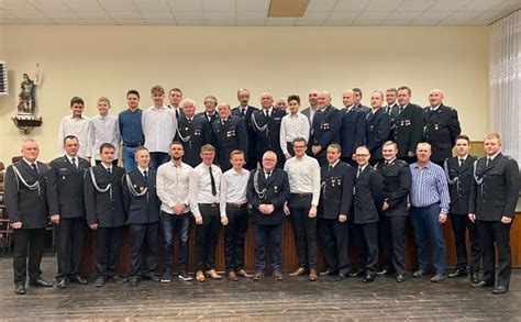 Zdjęcie samochodu pożarniczego OSP Borki Małe (Magirus) w akcji.