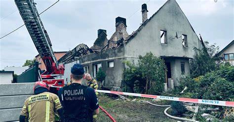 Wrak spalonego domu jednorodzinnego w Silginach