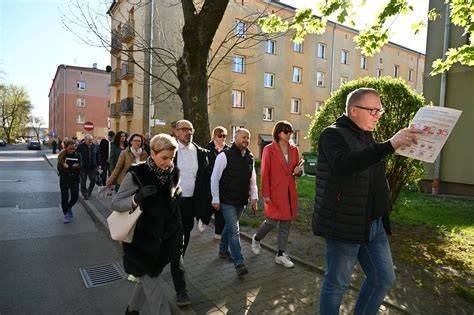 Spotkanie przedstawicieli władz miasta i MOPS z poszkodowanymi mieszkańcami