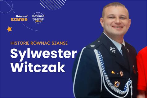 Sylwester Witczak rozmawia z młodzieżą OSP