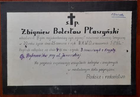 Starodawna, ręcznie pisana kronika z pergaminowymi stronami