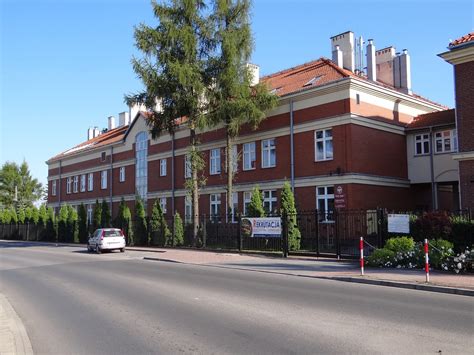 Archiwalne zdjęcie budynku urzędu gminy Świątniki Górne