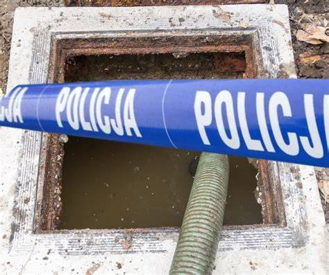 Miejsce pożaru przyczepy na prywatnej posesji we Władysławowie