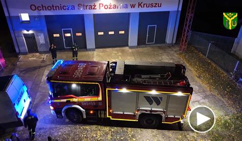 nowy wóz ratowniczo-gaśniczy OSP Iłowo-Osada podczas uroczystości przekazania