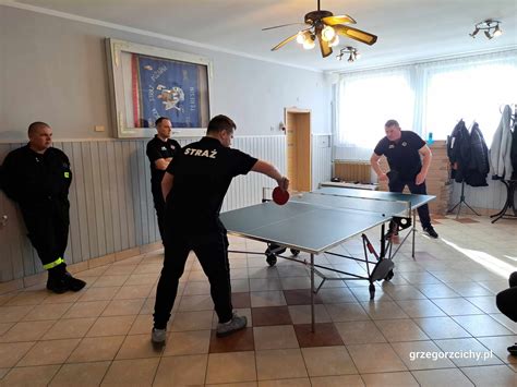 Zdjęcie z rozgrywek tenisa stołowego strażaków PSP we Frysztaku
