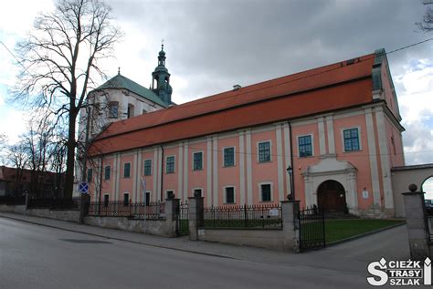 Fragment klasztoru Bożogrobców w Miechowie z charakterystyczną bazyliką.