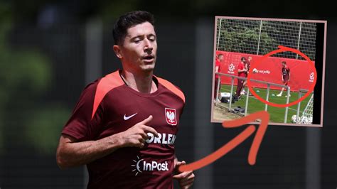 kadry z nagrania wideo pokazujące moment rzucenia racy w kierunku balkonu, z widocznym pożarem w mieszkaniu poniżej