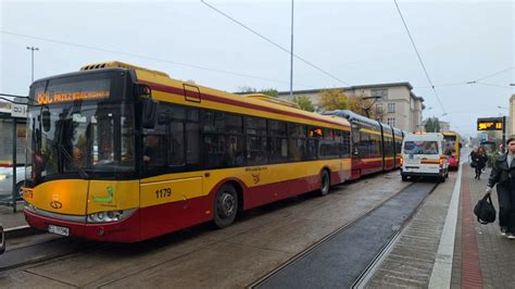 Płonący autobus MPK na ulicy Narutowicza w Łodzi