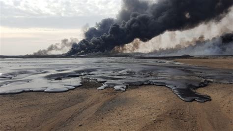 Photo of smoke from oil fires in Iraq