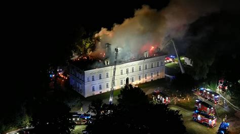 Zdjęcie płonącego pałacu w Konarzewie