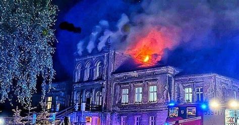 Zdjęcie ruin dachu pałacu po pożarze
