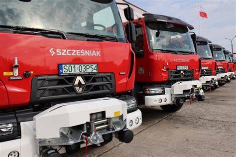 Infografika przedstawiająca rozkład nowych samochodów i sprzętu wśród jednostek OSP w powiecie siemiatyckim