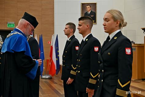 zdjęcie z uroczystości wręczenia nagród lub dyplomów strażakom