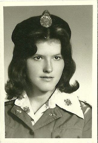 Elżbieta Rupar z d. Cebula w mundurze MDP, ok. połowy lat 70.