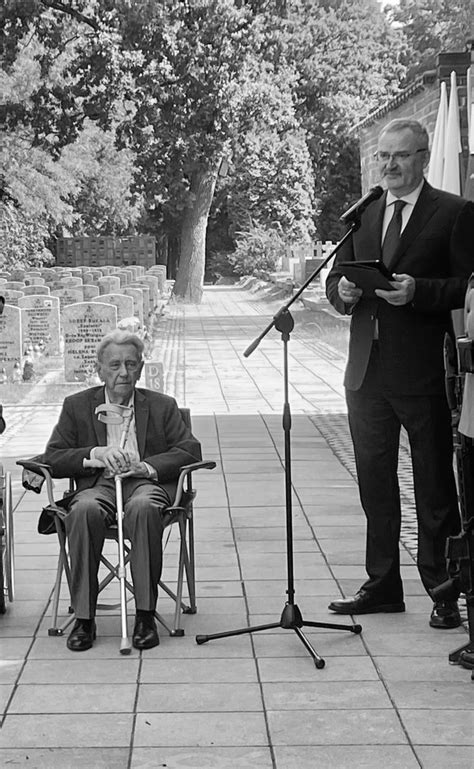 Zygmunt Ziętek, wieloletni prezes OSP Kudowa-Zdrój. Zdjęcie przedstawiające ćwiczenia z lat 70., od lewej: Karol Tomaszewski, Stanisław Prizel, Eugeniusz Prizel