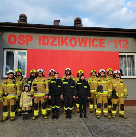 Zdjęcie historyczne przedstawiające założycieli OSP Małomice lub pierwszy zespół strażaków