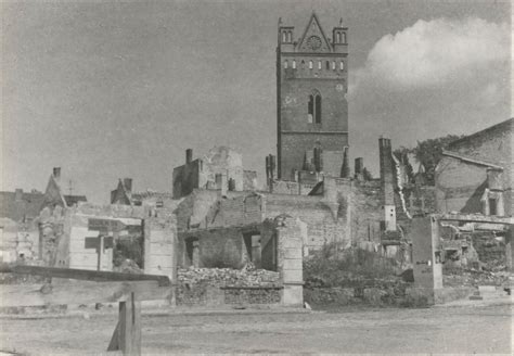 Archiwalne zdjęcie zniszczeń po pożarze w Ożarowie z 1915 roku