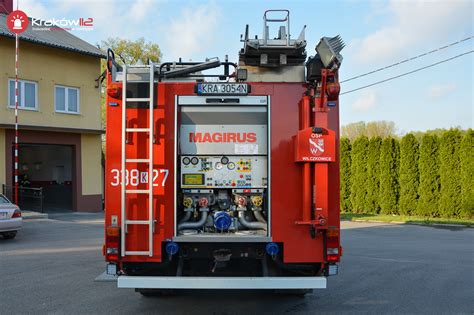 Archiwalne zdjęcie strażaków OSP Wilczkowice podczas budowy remizy