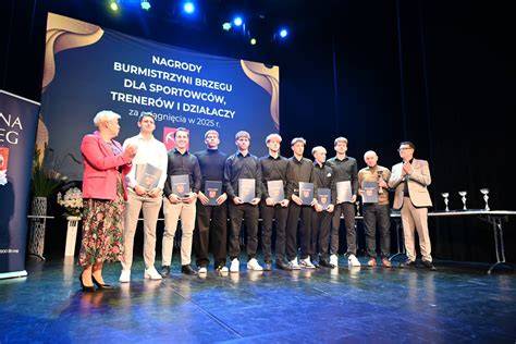 zdjęcie z gali wręczenia nagród dla strażaków