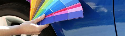 Porównanie czystego lakieru z lakierem pokrytym osadem po pożarze