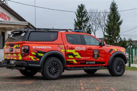 Ford Ranger Raptor w barwach straży pożarnej z zainstalowanym wyposażeniem