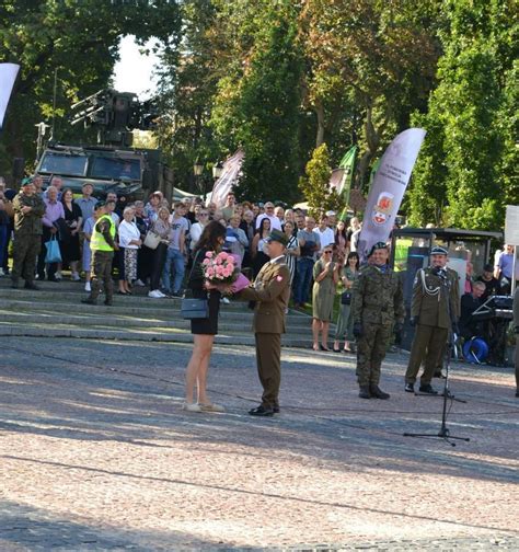 zdjęcie z III Militarnym Piknikiem w Karolewie, pokaz sprzętu