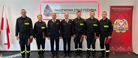 Zdjęcie strażaków PSP składających uroczyste ślubowanie