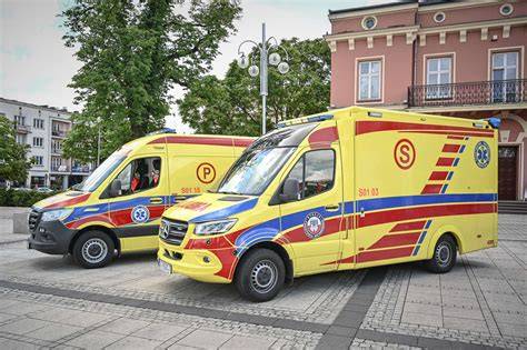 Zdjęcie płonącej karetki pogotowia ratunkowego