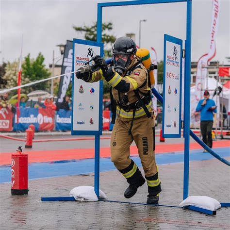 Zwycięski tandem kobiet z Polski podczas Firefighter Combat Challenge