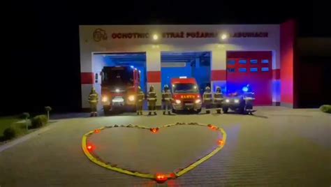 zdjęcie strażaków OSP Barciany w akcji ratowniczej lub przed remizą