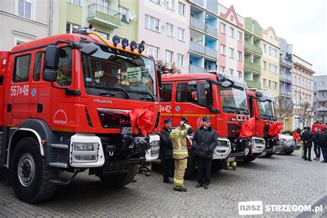zdjęcie interweniujących wozów strażackich na ulicy Dziewanny