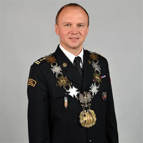 Portret bryg. mgr inż. Sebastiana Kozłowskiego w mundurze PSP lub symboliczne zdjęcie strażaka PSP