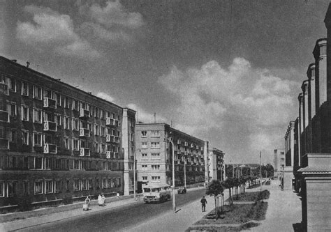 Widok na murowaną strażnicę OSP w Płońsku oddaną do użytku w 1962 roku