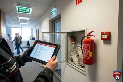 Schemat przedstawiający integrację systemów przeciwpożarowych i alarmowych w nowoczesnym budynku