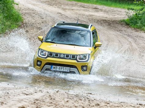 Nowy samochód strażacki Mercedes-Benz 1325 z napędem 4x4